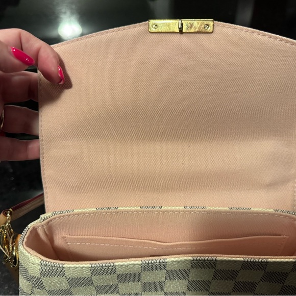 Louis Vuitton Damier Azul Croisette - Picture 6 of 13